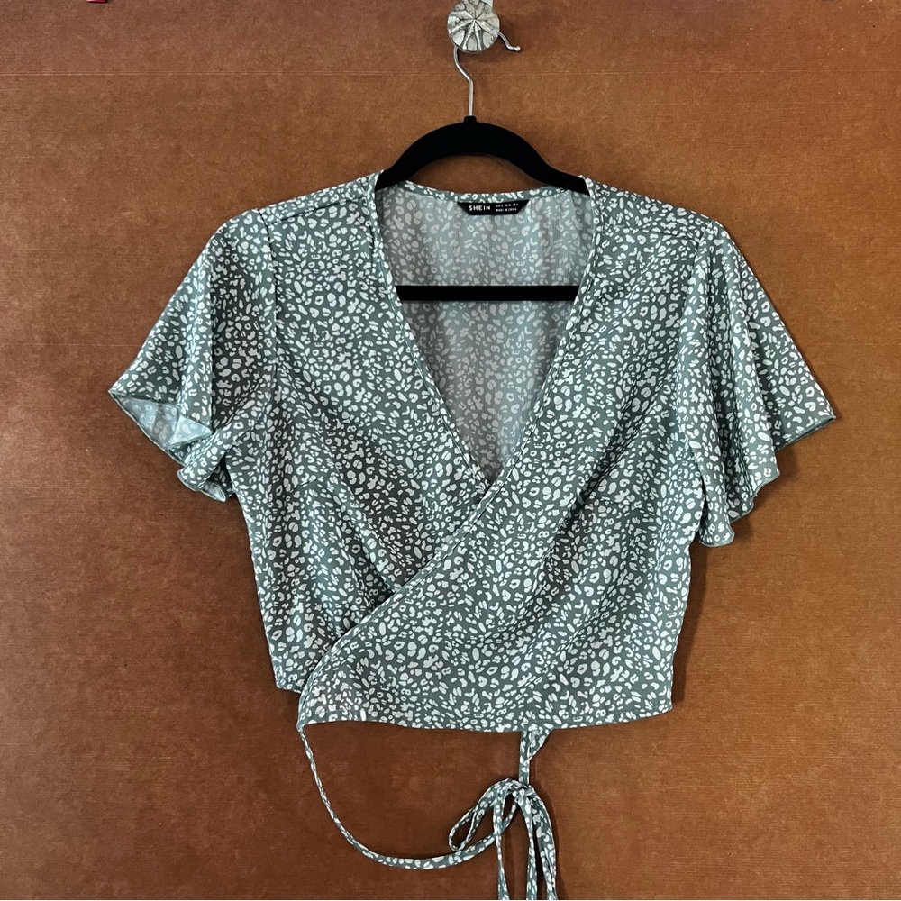 SHEIN -TIE SAGE GREEN CROP TOP